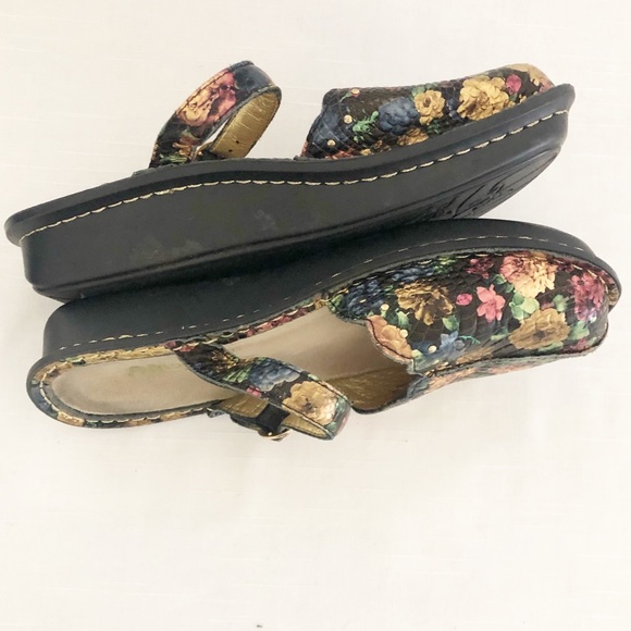 Alegria Queenie Gold Tuscany Floral Leather Clog - Picture 4 of 11